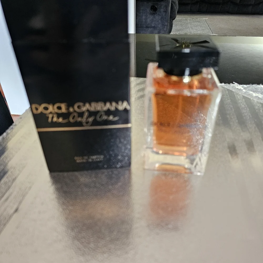 Dolce & Gabbana The Only One Black and Gold Packaging - Picture 4 of 9